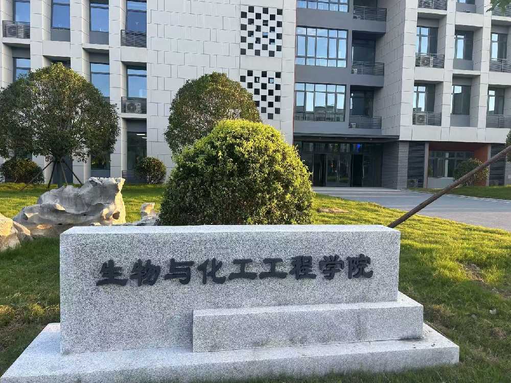 东台市扬州职业大学体育场高杆灯项目